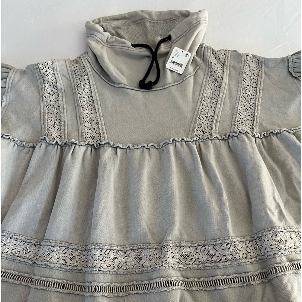 NWT FREE PEOPLE SWEATSHIRT  Light gray, loose. Size small, cowl neck black ties.